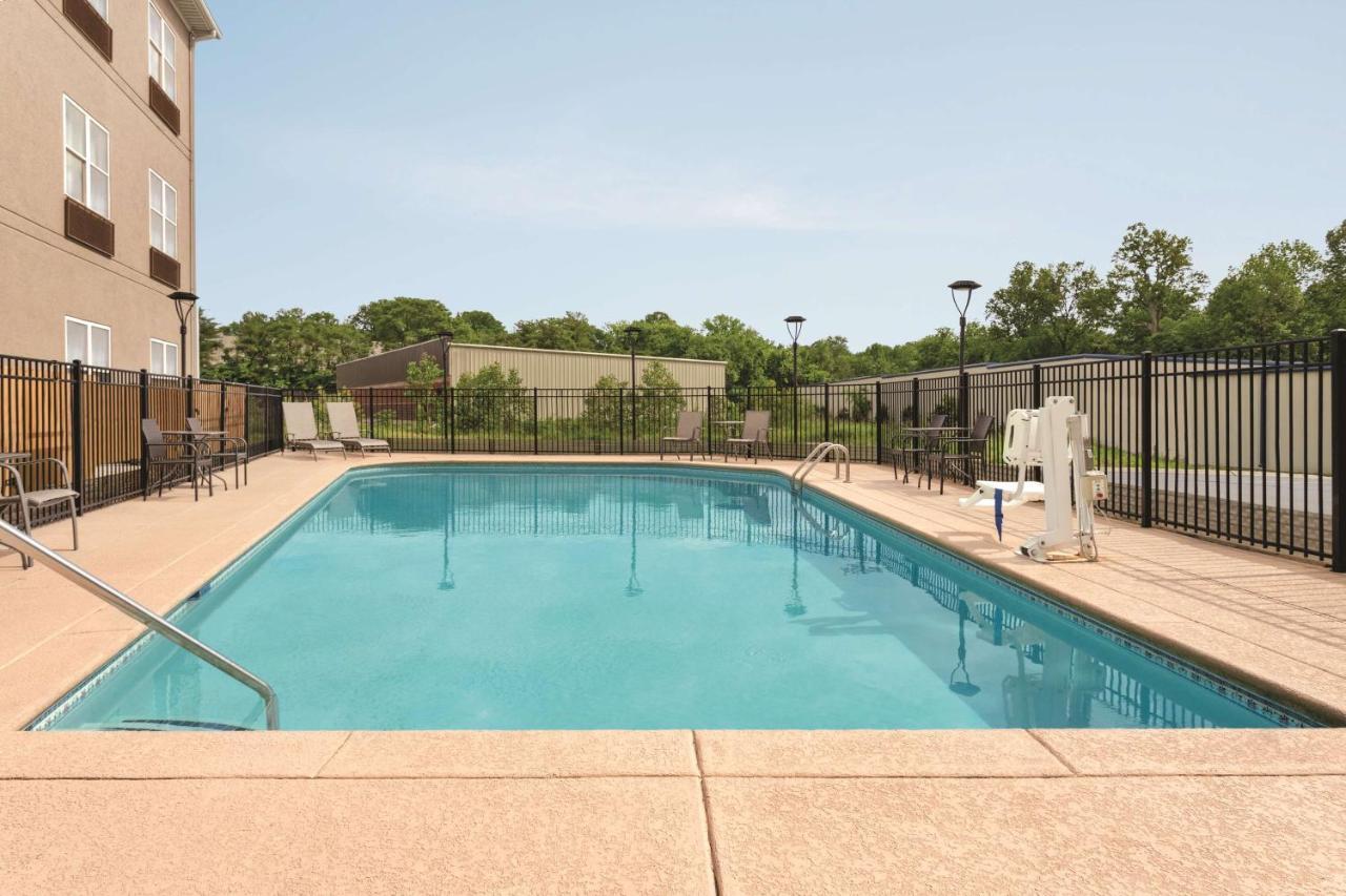 Hotel Country & By Radisson, Airport East, Tn 3*